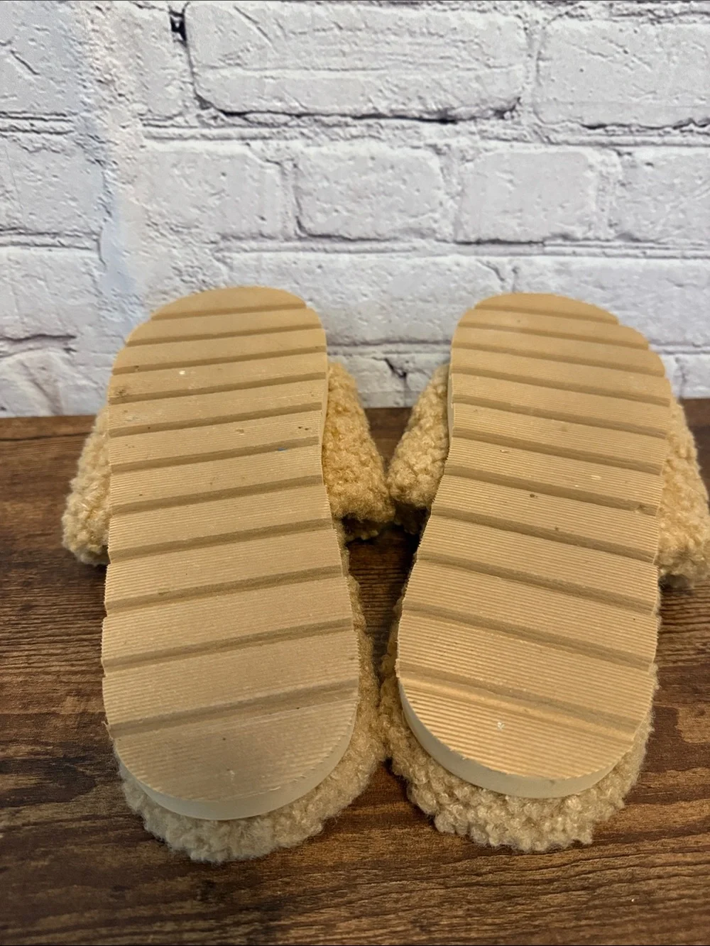 Serra Cozy Teddy Fleece Slide Slippers in Camel by